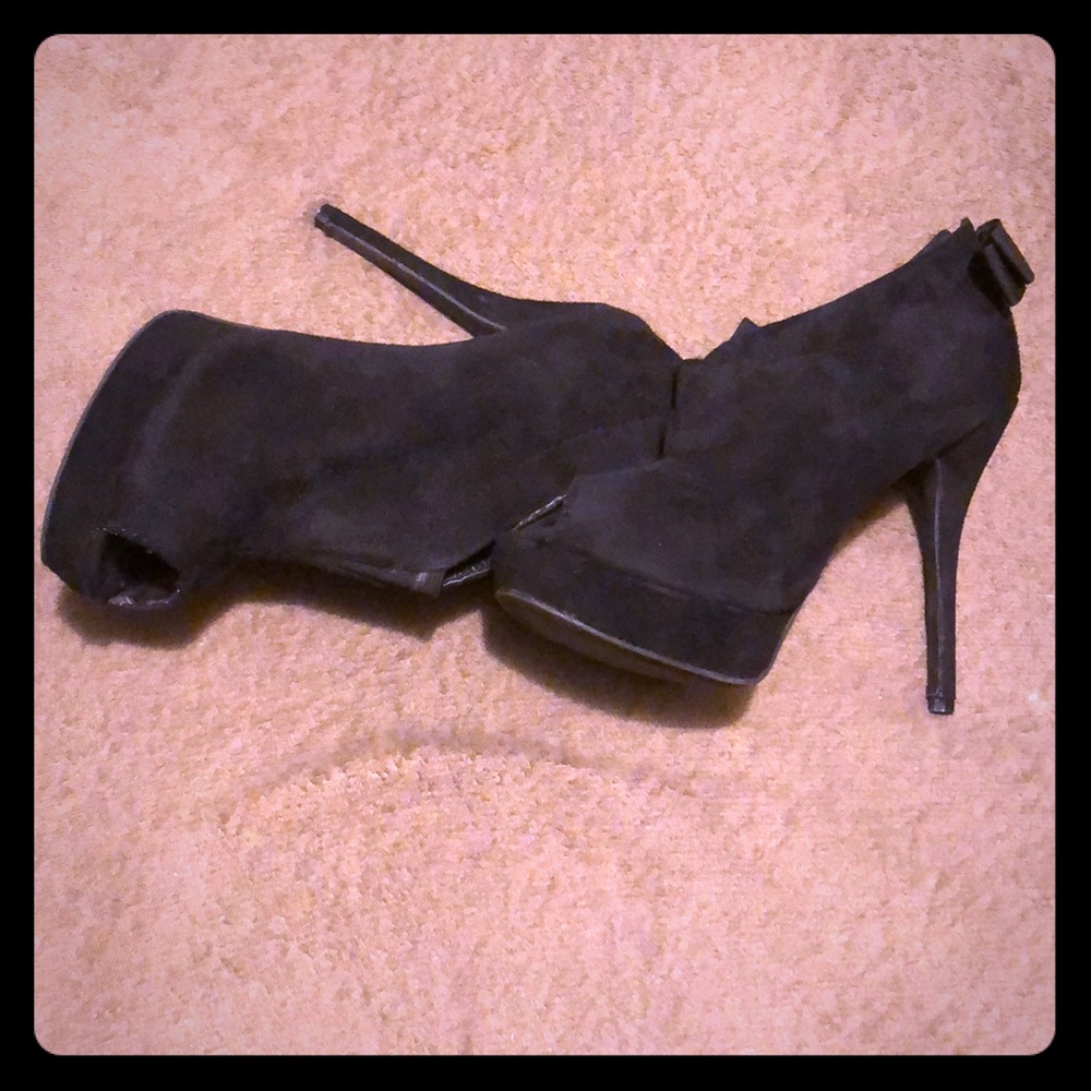 Heel booties
